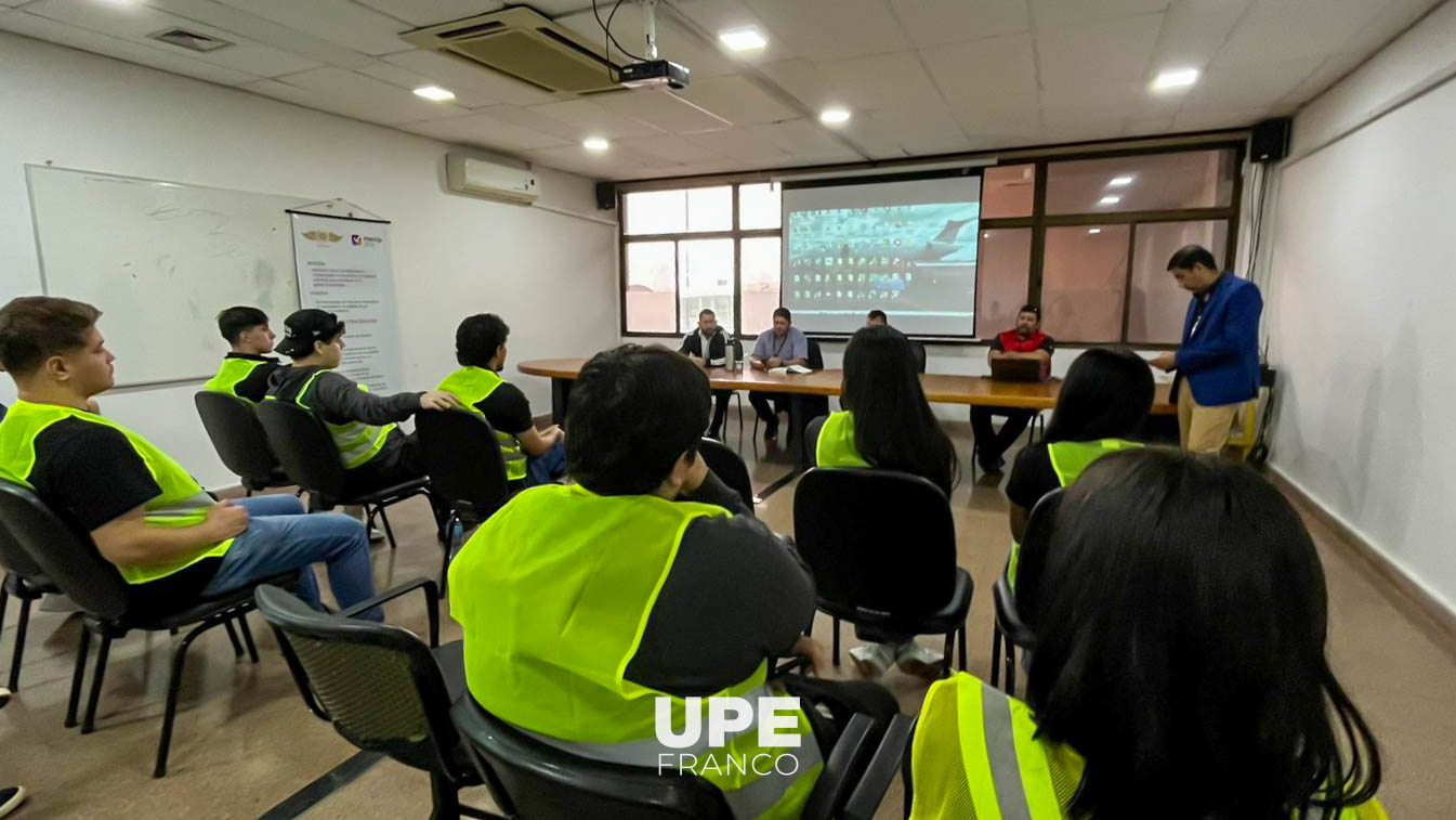 Estudiantes de Administración de Empresas realizaron visita técnica al Aeropuerto Internacional Guaraní